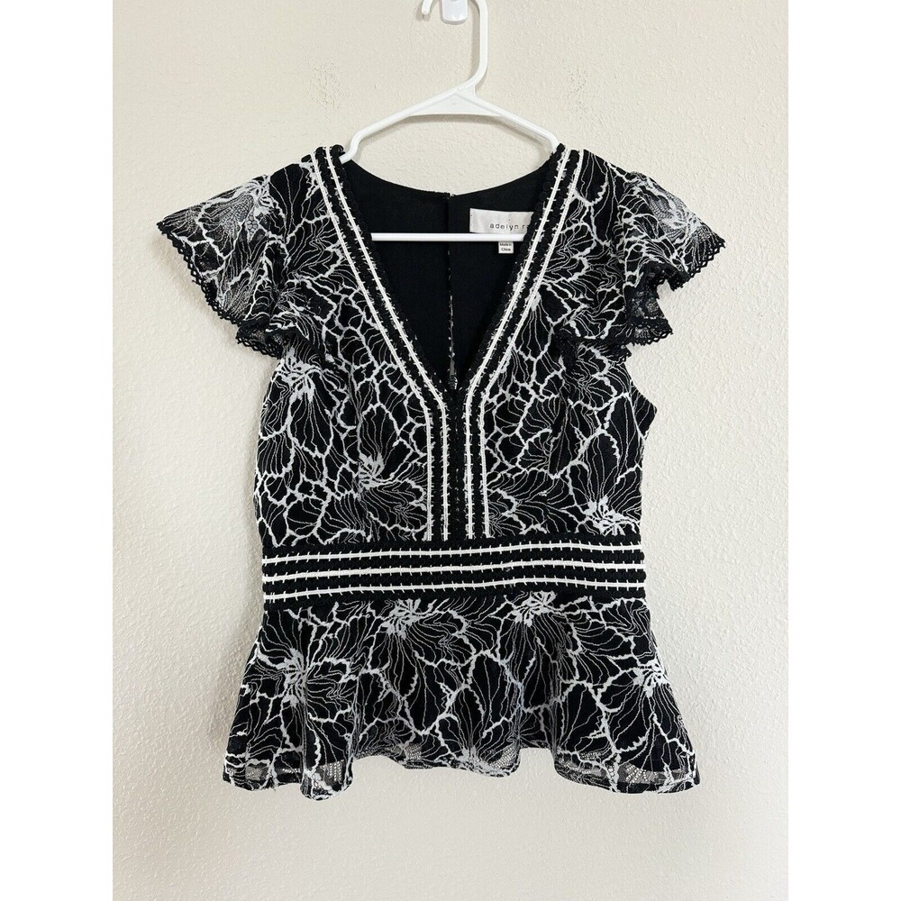 Adelyn Rae Embroidered Lace Crotchet Peplum Flutter Sleeve Top Size S Babydoll